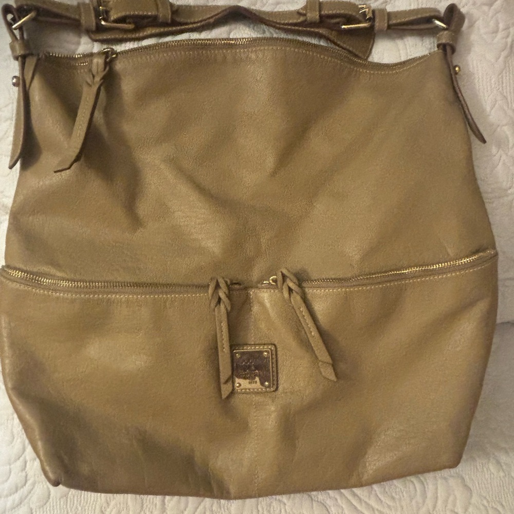 Dooney & Bourke tan leather bag with pockets